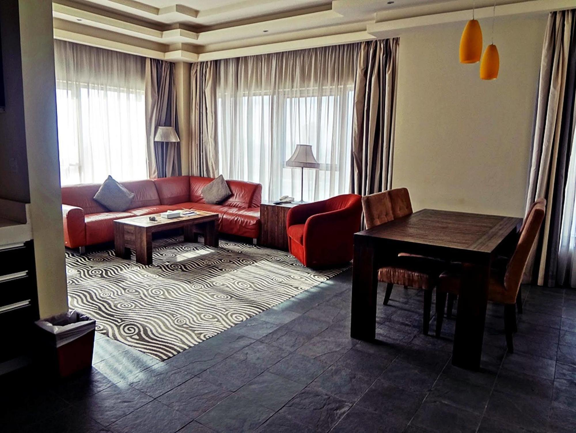 Al Raya Suites Hotel Манама Екстер'єр фото