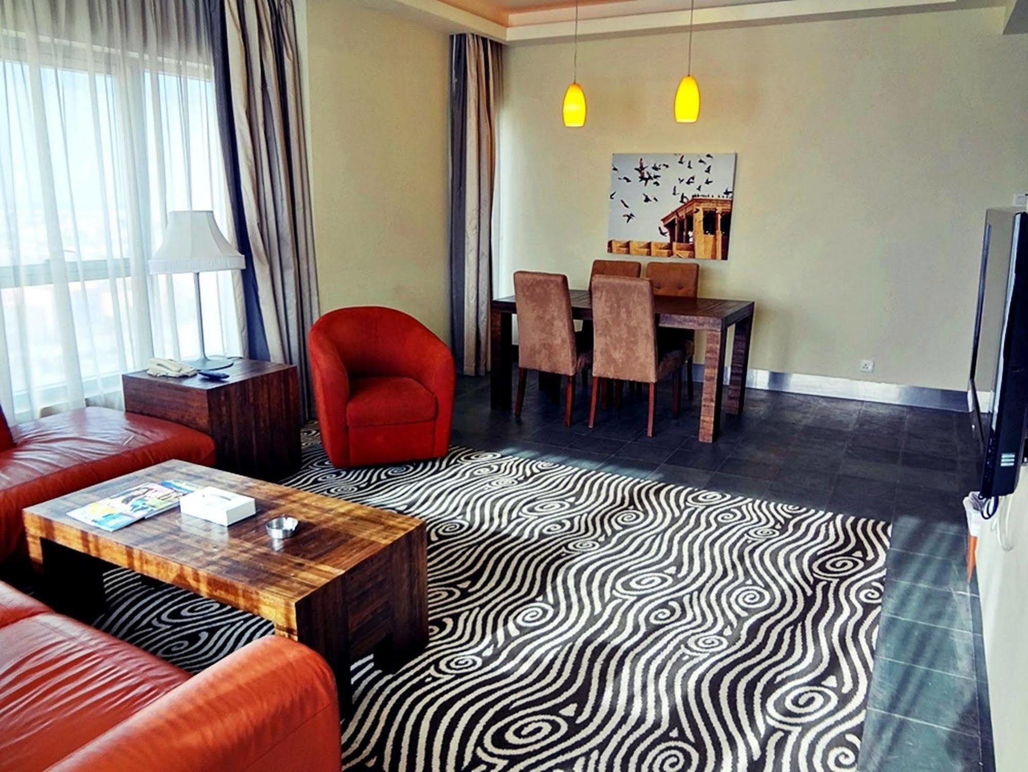 Al Raya Suites Hotel Манама Екстер'єр фото